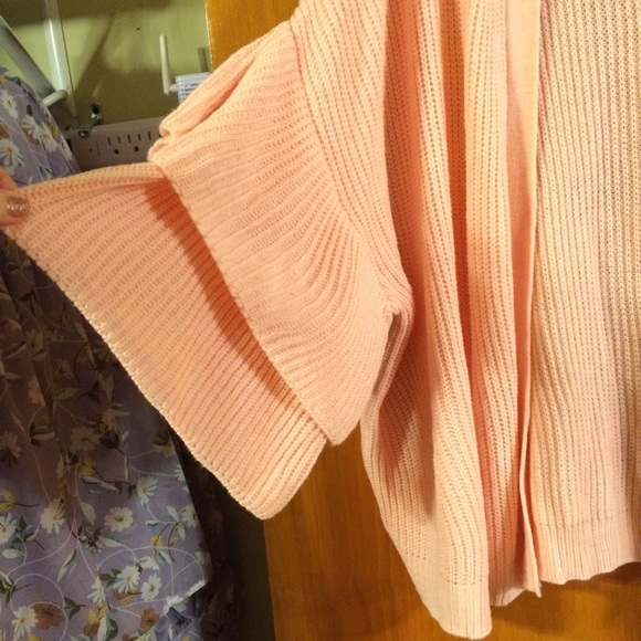 LANE BRYANT RUFFLE SLEEVE 26/28 NWT - Picture 3 of 7